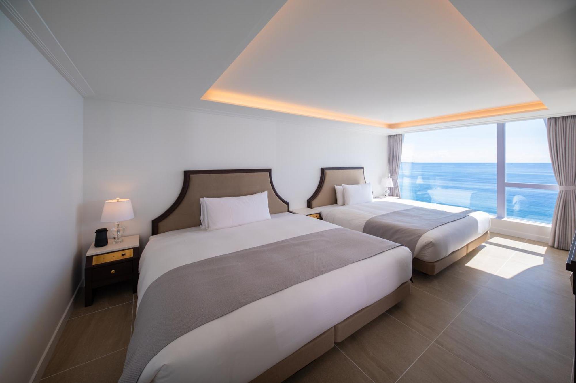 Hayama Hotel Otowa No Mori Yokosuka Exteriör bild